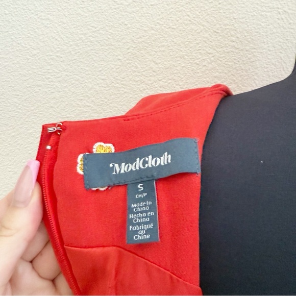 Modcloth Mid-Century Muse Shift Dress embroidered floral Size Small - Picture 8 of 8